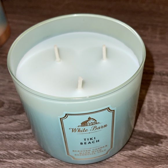 Set of 2 Bath & Body Works Candles - Picture 4 of 5